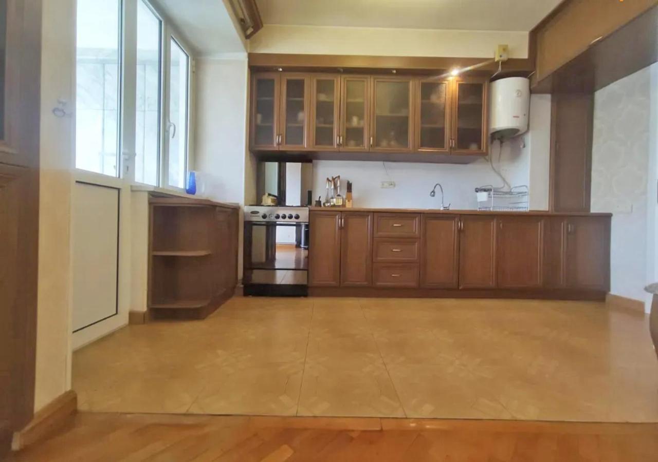 3 Room Apartment In Small Center Of Jerevan Eksteriør billede